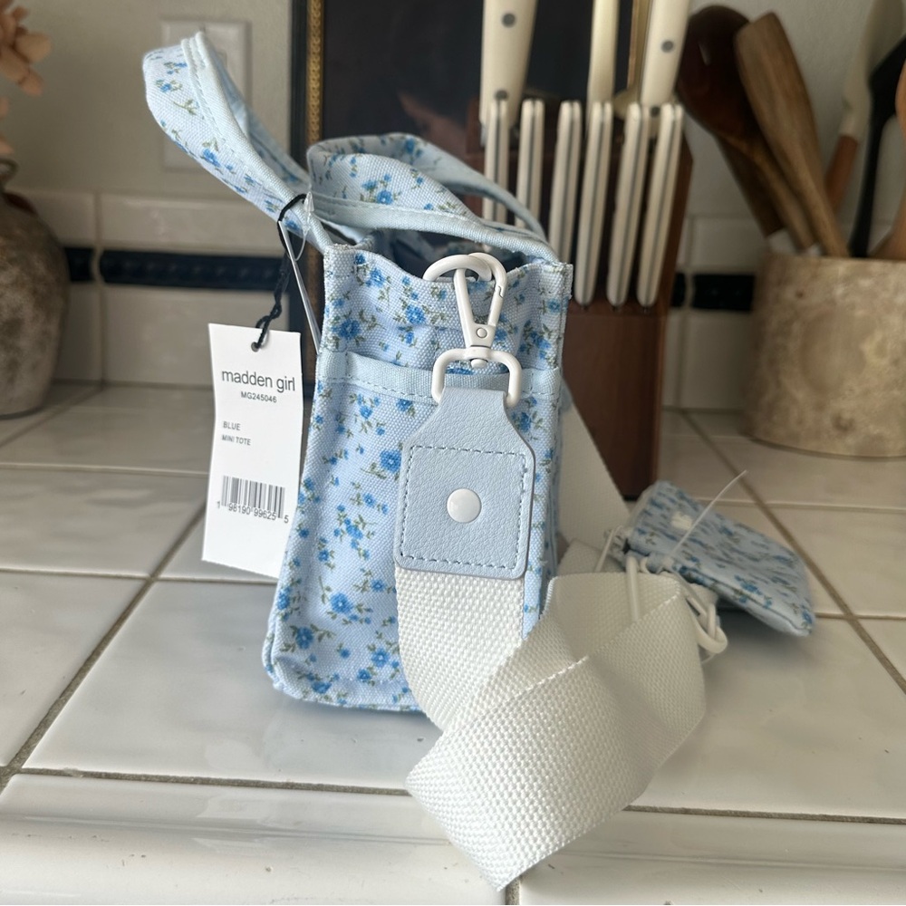 Madden Girl Ditsy Blue White Floral Mini Tote Bag Viral NWT - Picture 3 of 6